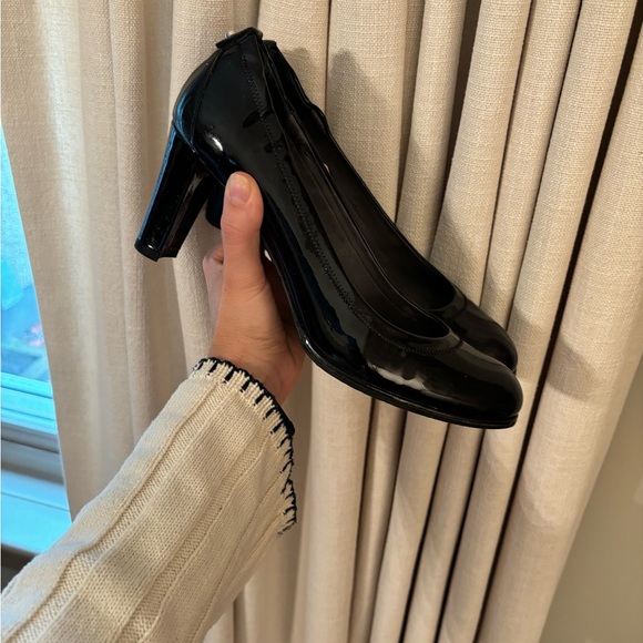 Stuart Weitzman black patent leather pumps - Picture 2 of 4